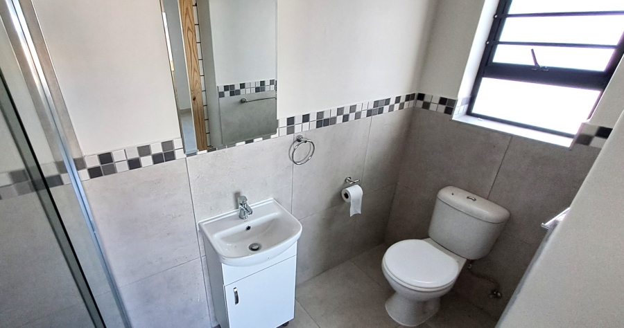4 Bedroom Property for Sale in Hoogland Western Cape